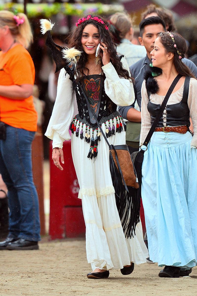 Vanessa hudgens renaissance fair outfit 03