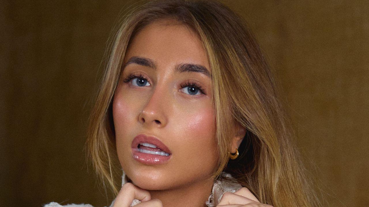 image of Lily Phillips revealed why cosmetic surgery didn't erase her insecurities.