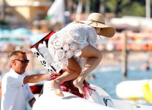 2010__07__Kate_Hudson_July19_482 300×218.jpg