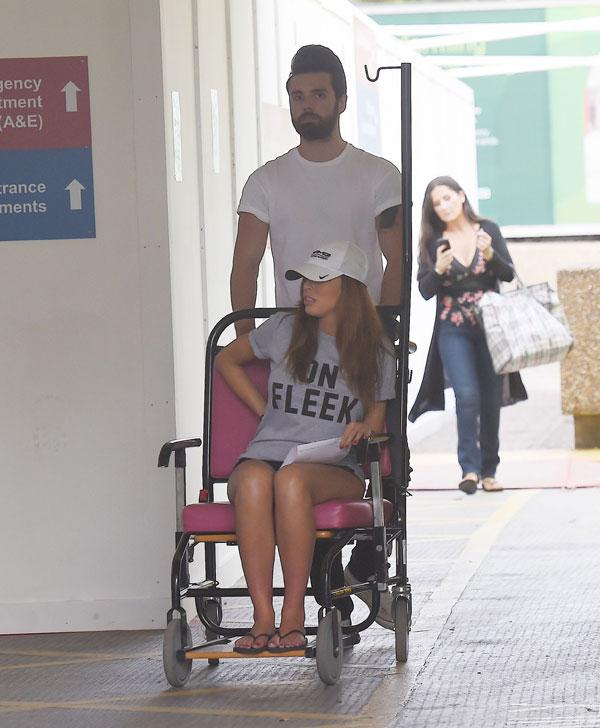 Farrah abraham wheel chair 06