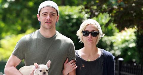 Ashlee simpson vincent piazza puppy may23 0041mn.jpg