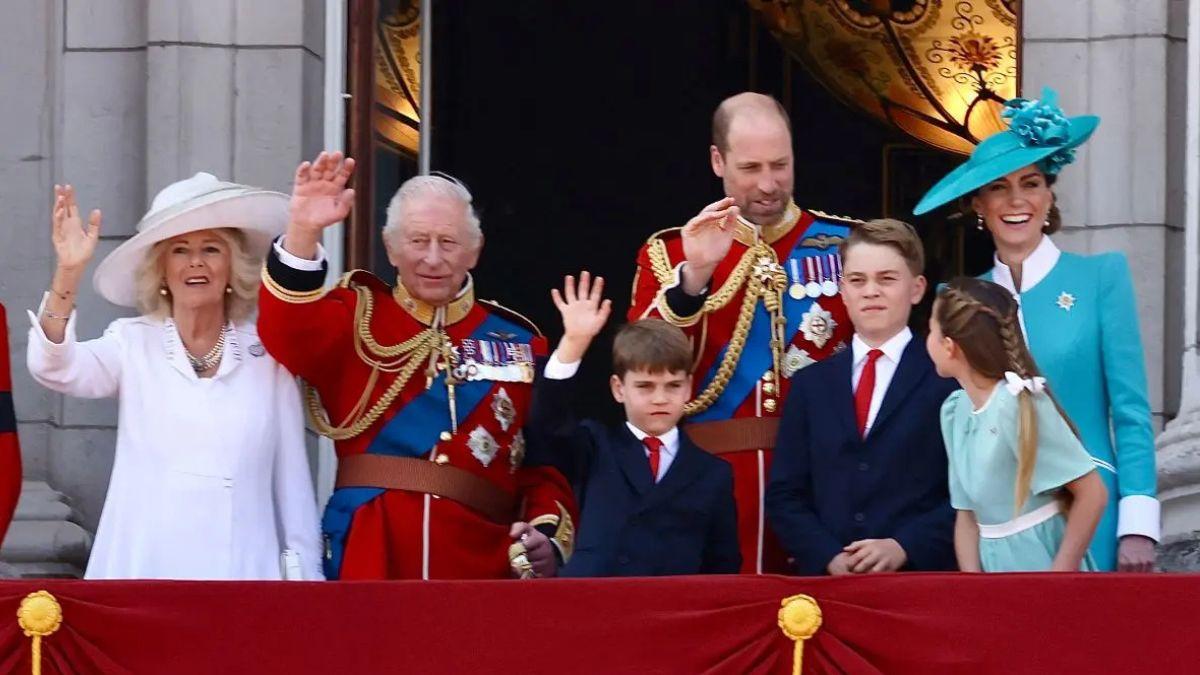 image of royal family