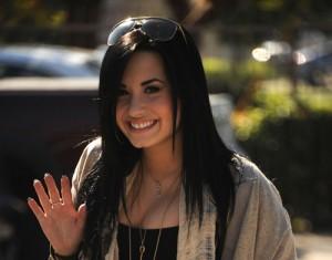 2011__01__Demi_Lovato_Jan28_main 300×235.jpg