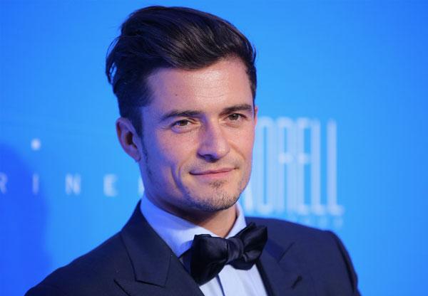 Orlando bloom taking tips john mayer 01