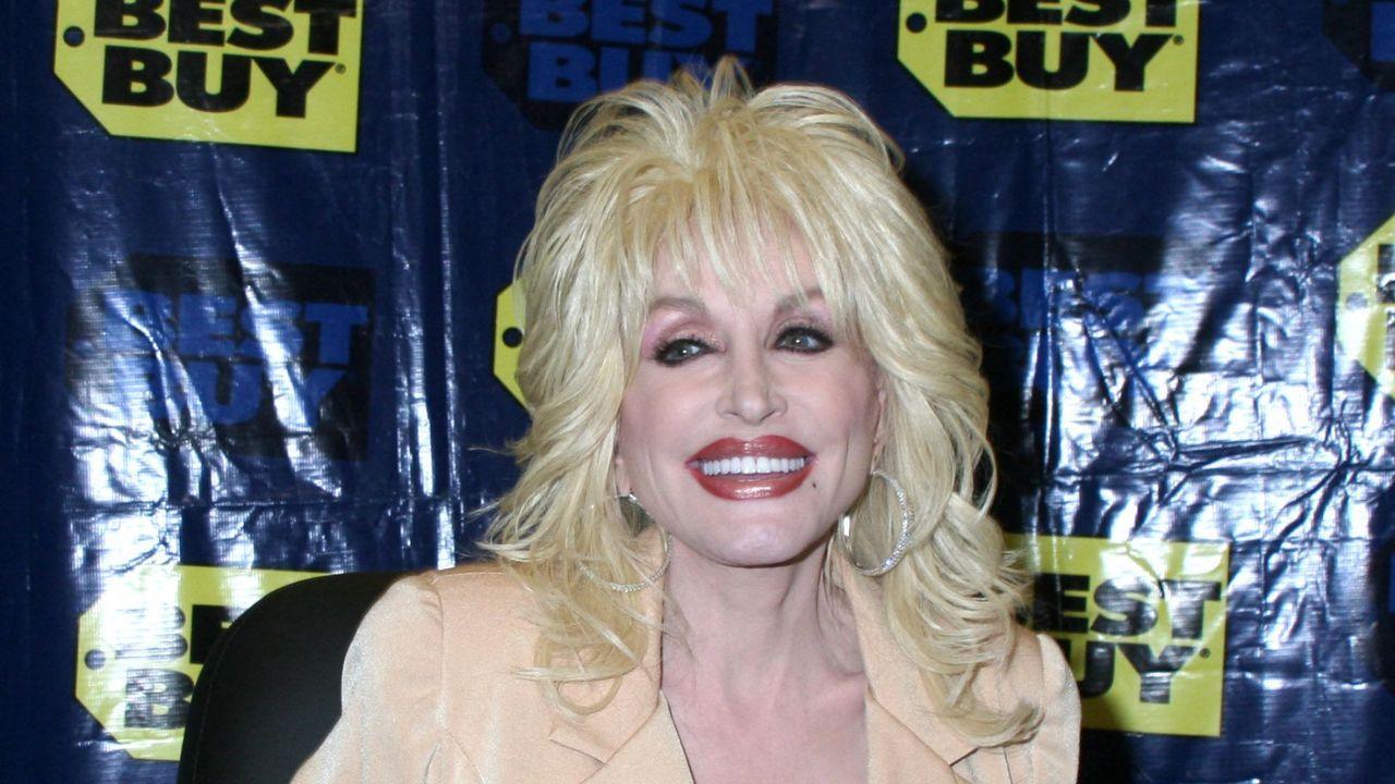 image of Miley Cyrus performed ‘I Will Always Love You’ with Dolly Parton in 2023.