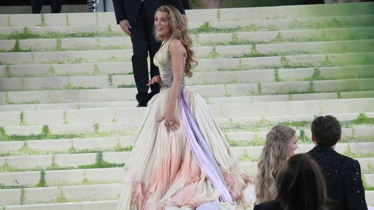 Image of Blake Lively asked Hugh Jackman for wardrobe help at the Met Gala.