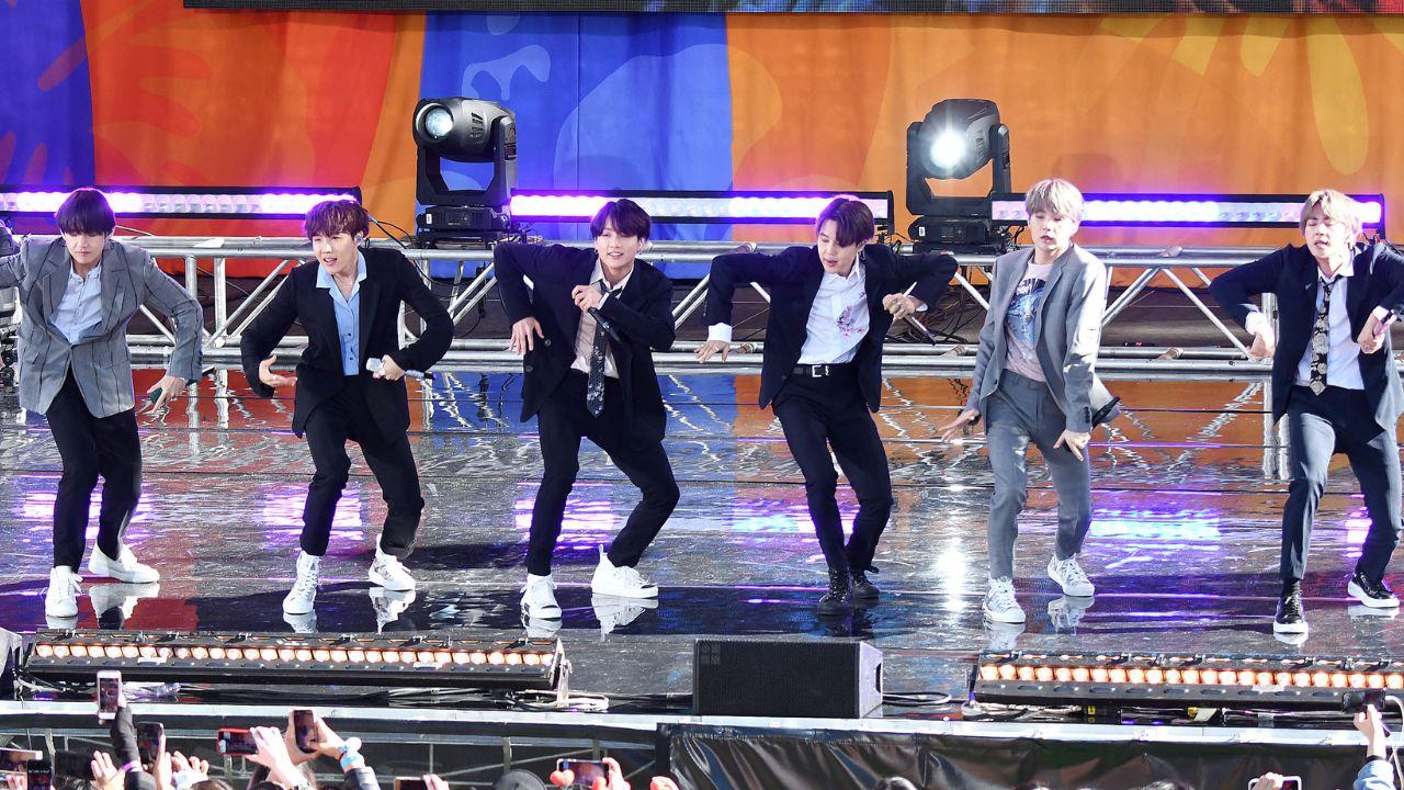 Image of Jungkook revealed he is performing through a shin injury that could lead to a stress fracture.