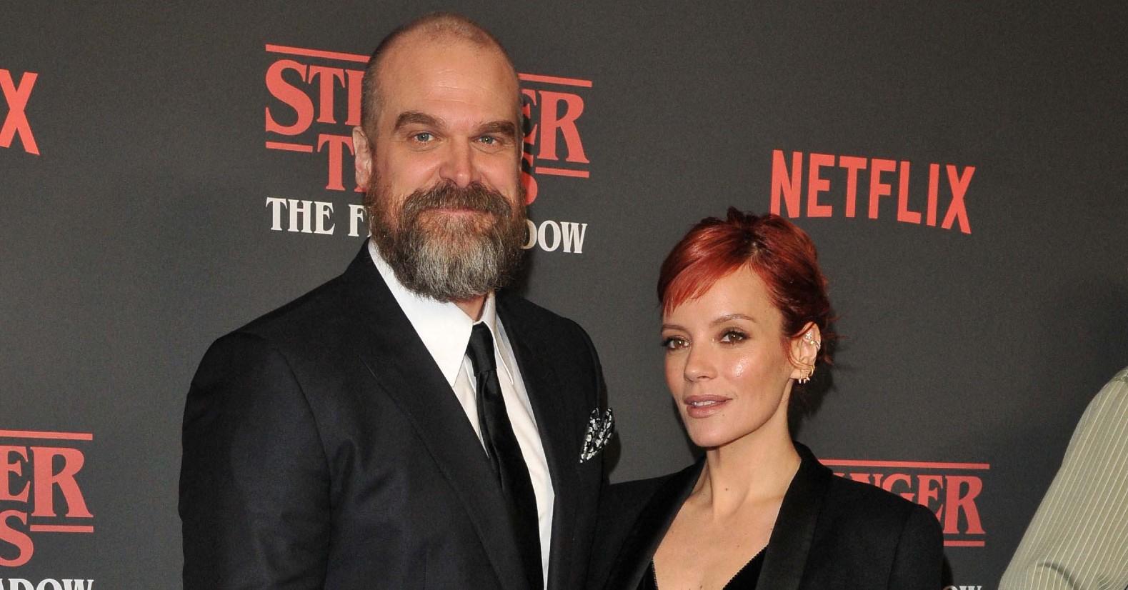 Photo of David Harbour and Lily Allen. 