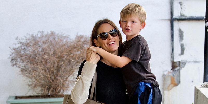 Jennifer Garner's son gives her a check for 'being my mama