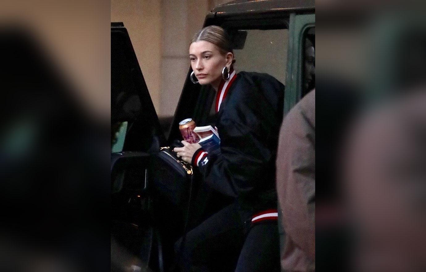 Hailey Baldwin seen with some books solo