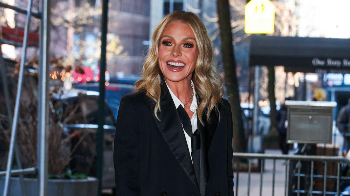 Image of Kelly Ripa has never gone under the knife.