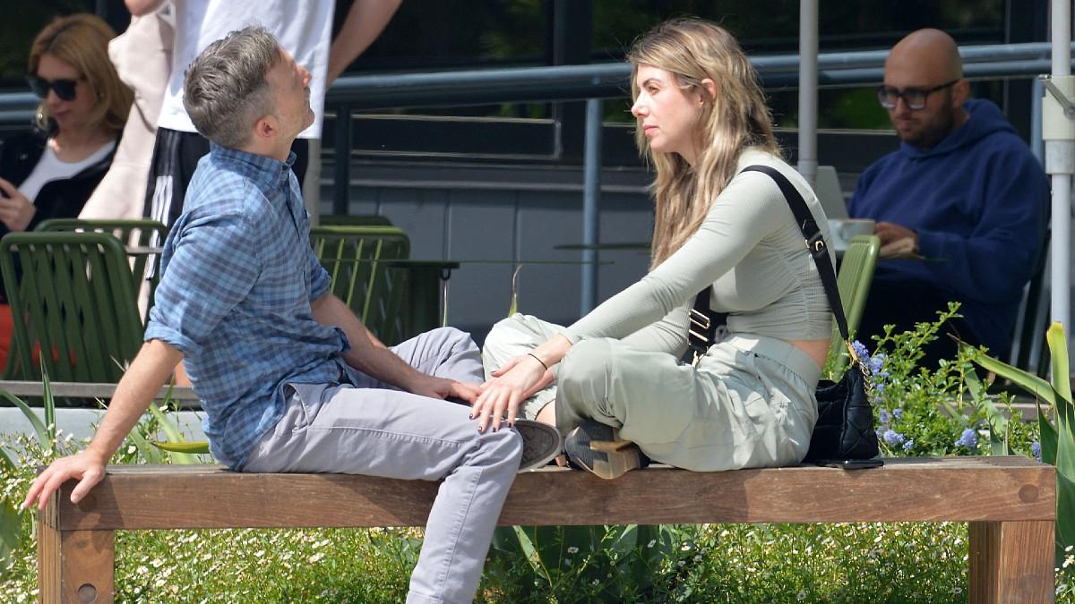 Photo of Breckin Meyer and Kelly Rizzo