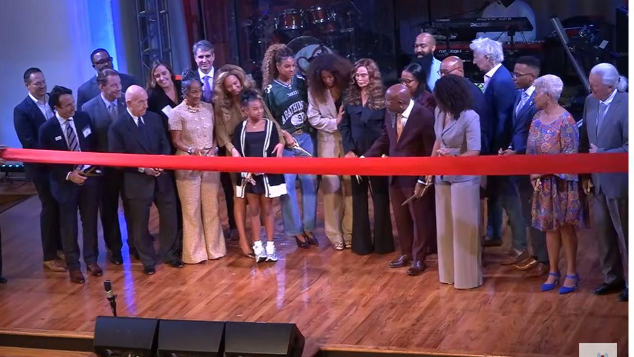 Image of Beyoncé Knowles, Rumi Carter,  Blue Ivy Carter, and others at the Knowles-Rowland House.