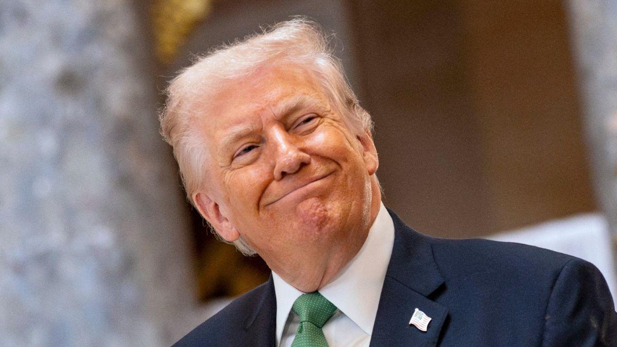 Image of Donald Trump seemed unaware that Ireland has a female leader.