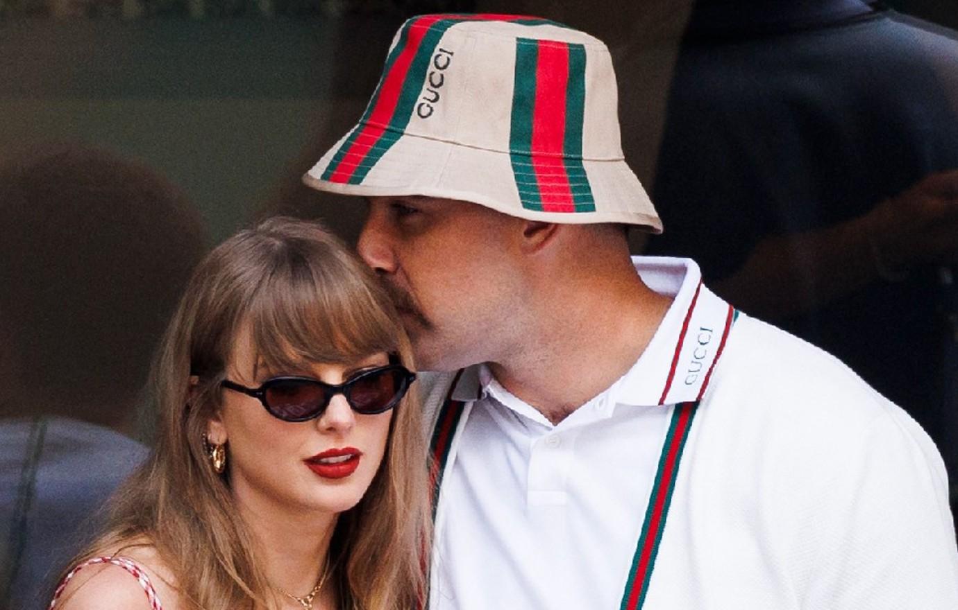 taylor swift very supportive travis kelce grotesquerie ryan murphy