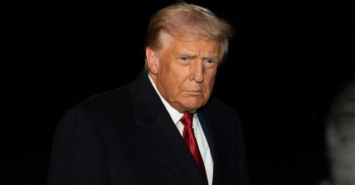 donald trump grips handrail asia tour