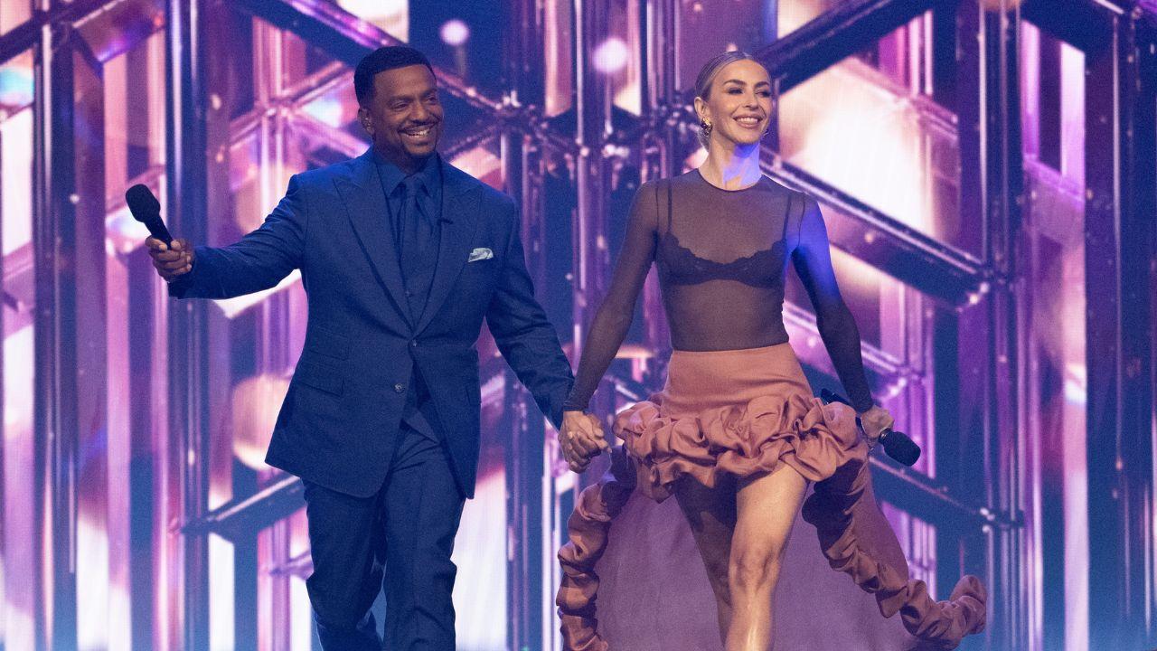 Image of One social media user claimed that Julianne Hough's stylist did her 'dirty.'