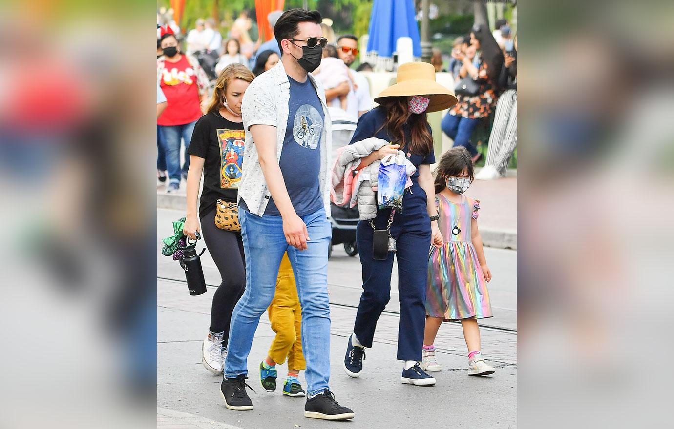 zooey deschanel jonathan scott kids disneyland