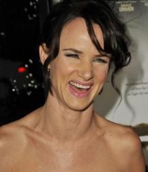 2010__10__wenn3037270 217×300.jpg