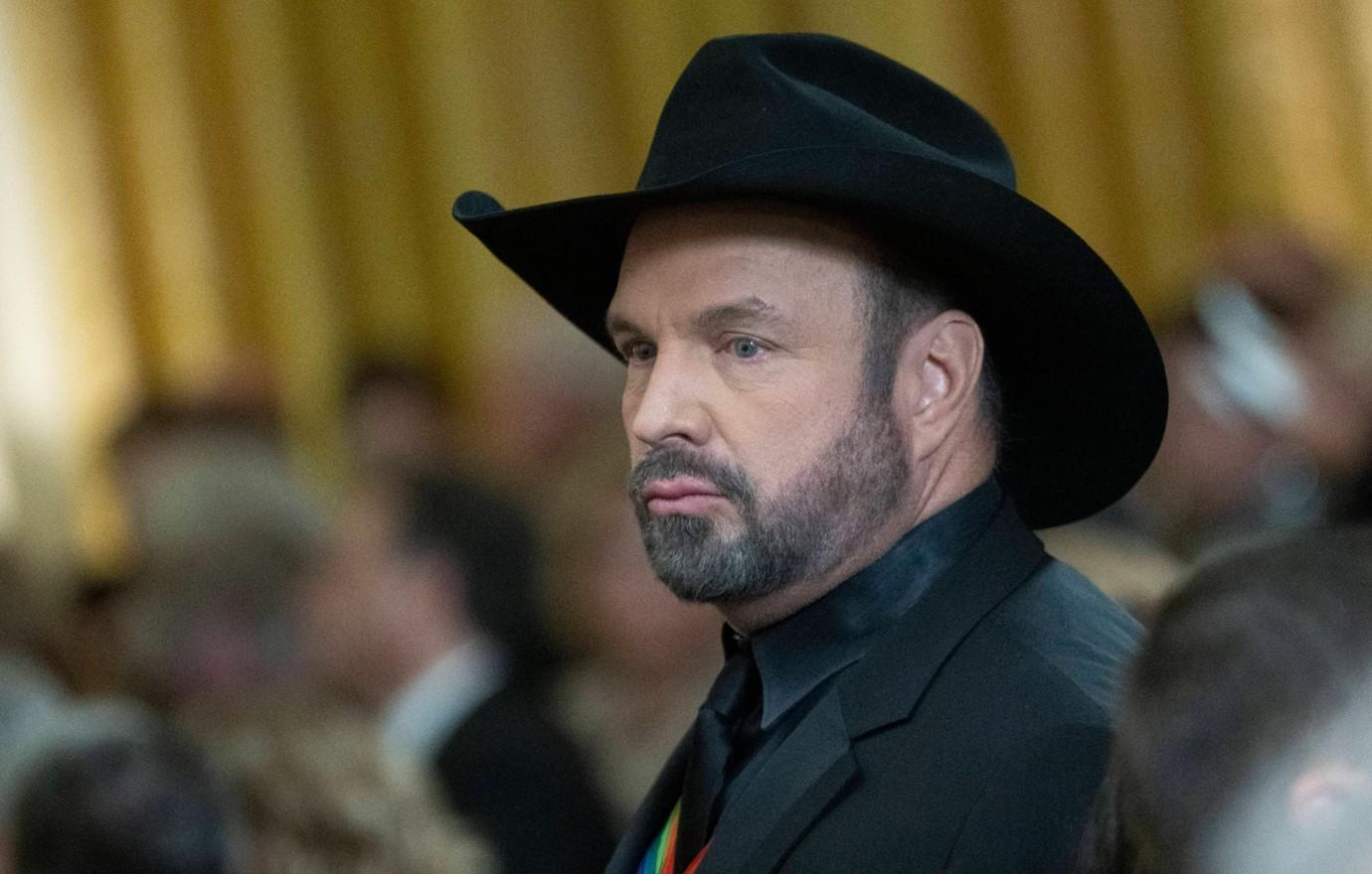 garth brooks sued by makeup artist