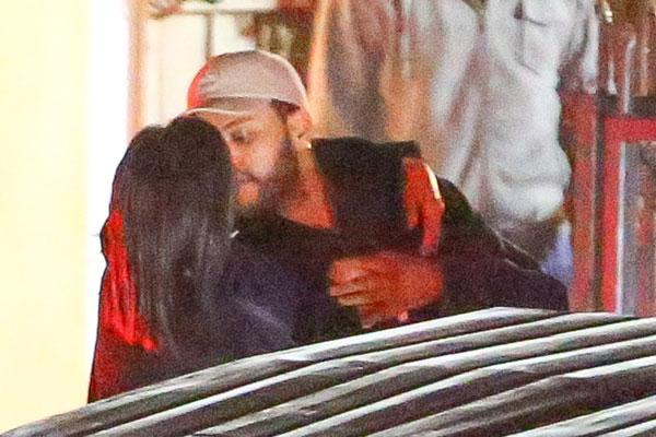 Selena gomez photos kissing weeknd 06