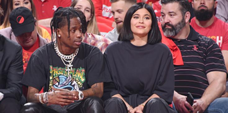 Kylie jenner travis scott date night courtside pics