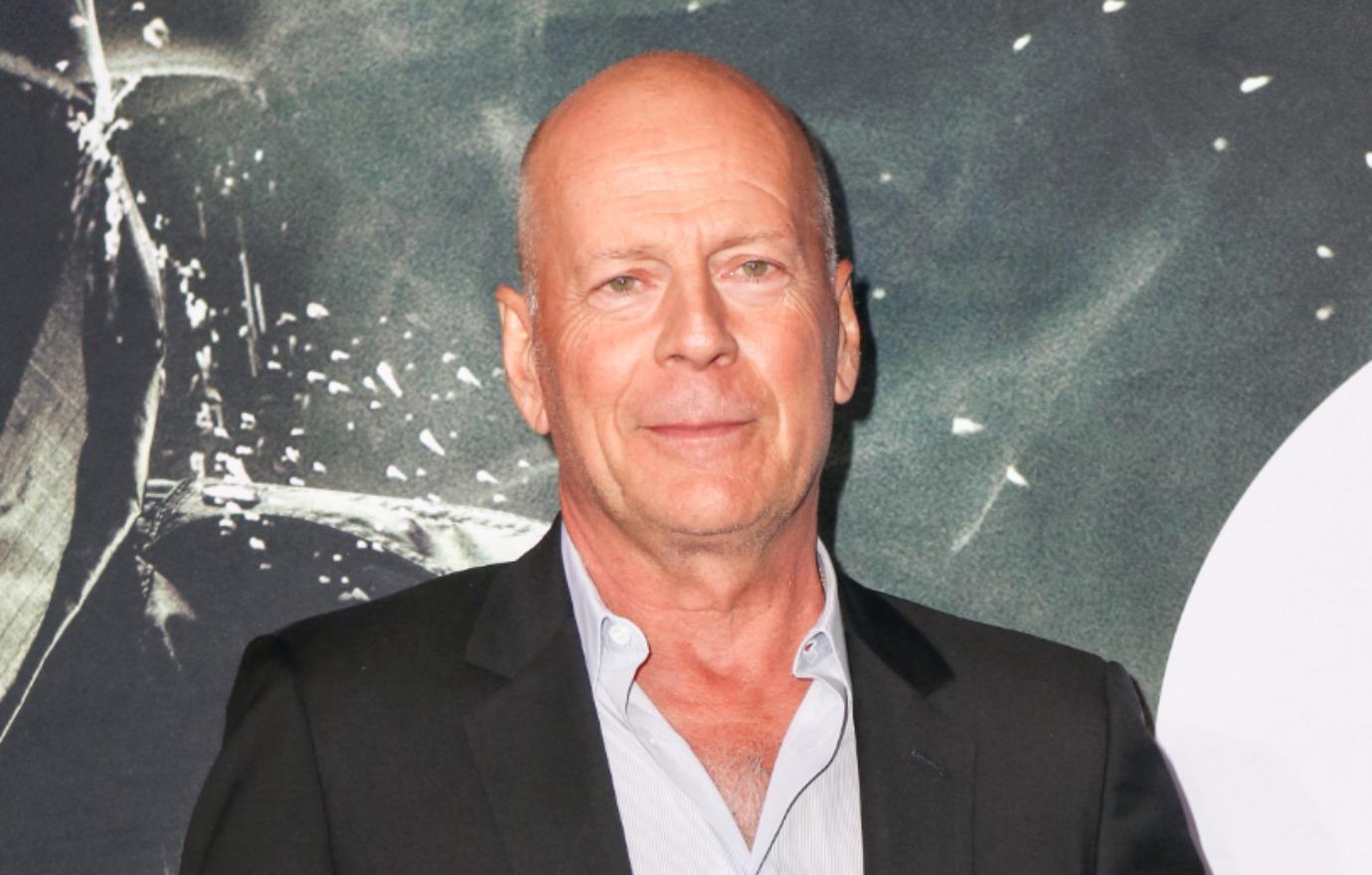 bruce willis upset demi moore making nice ashton kutcher exclusive