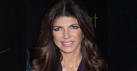 Nearly 300 People Do Yoga Together In Hanzhong