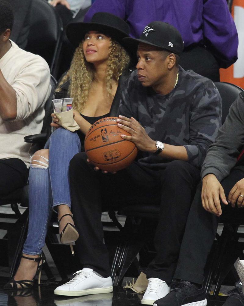 Jay Z and Beyonce&#8217; love coming out to the games.