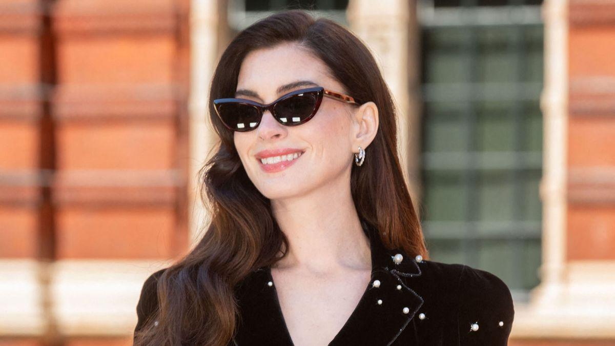 anne hathaway family life husband kids pregnancy announcement