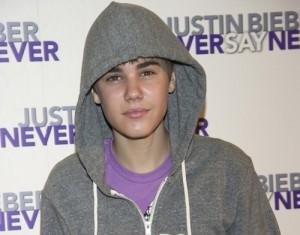2011__04__justin_bieber_april5_4a2 300×235.jpg
