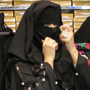 2011__10__Kim Kardashian Burka Dubai Oct14newsbt 300&#215;300.jpg