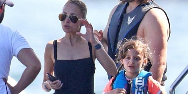 Nicole richie joel madden kids photos boating