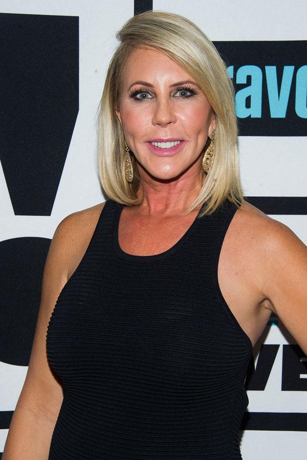 Vicki gunvalson texting brooks ayers breakup