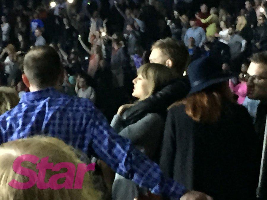 Taylor swift dating calvin harris concert nashville 06