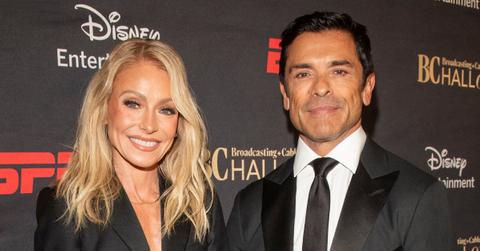 Photo of Kelly Ripa and Mark Consuelos.