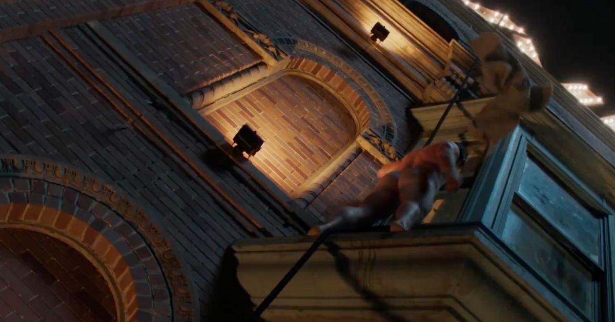 Image of Glen Powell flashed his nude backside to the camera.