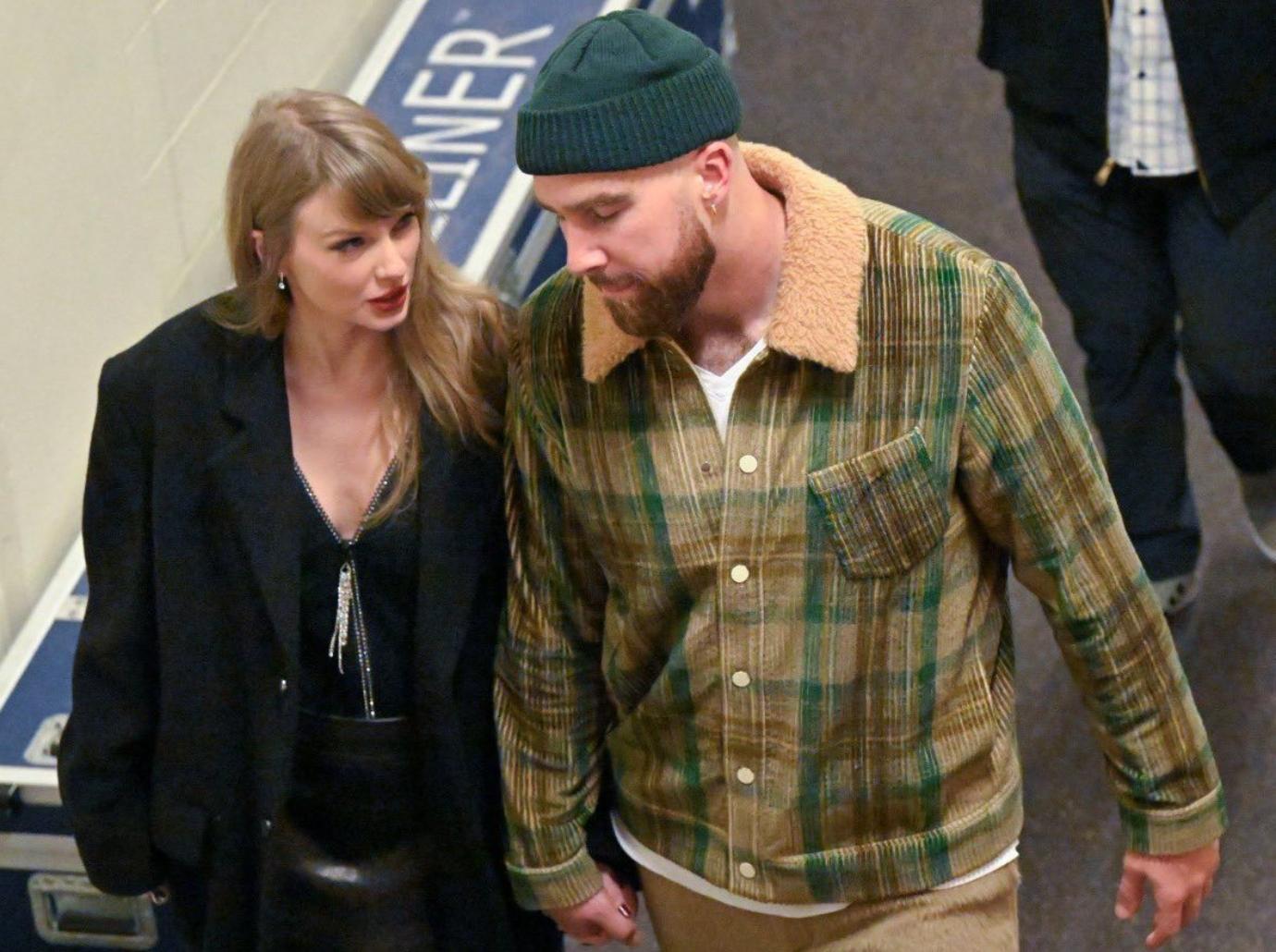 Tony Romo Calls Taylor Swift Travis Kelce's Wife During Chiefs Game