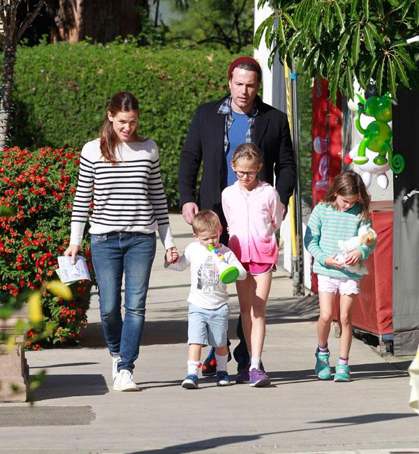 Ben Affleck Jennifer Garner spending holidays together 03