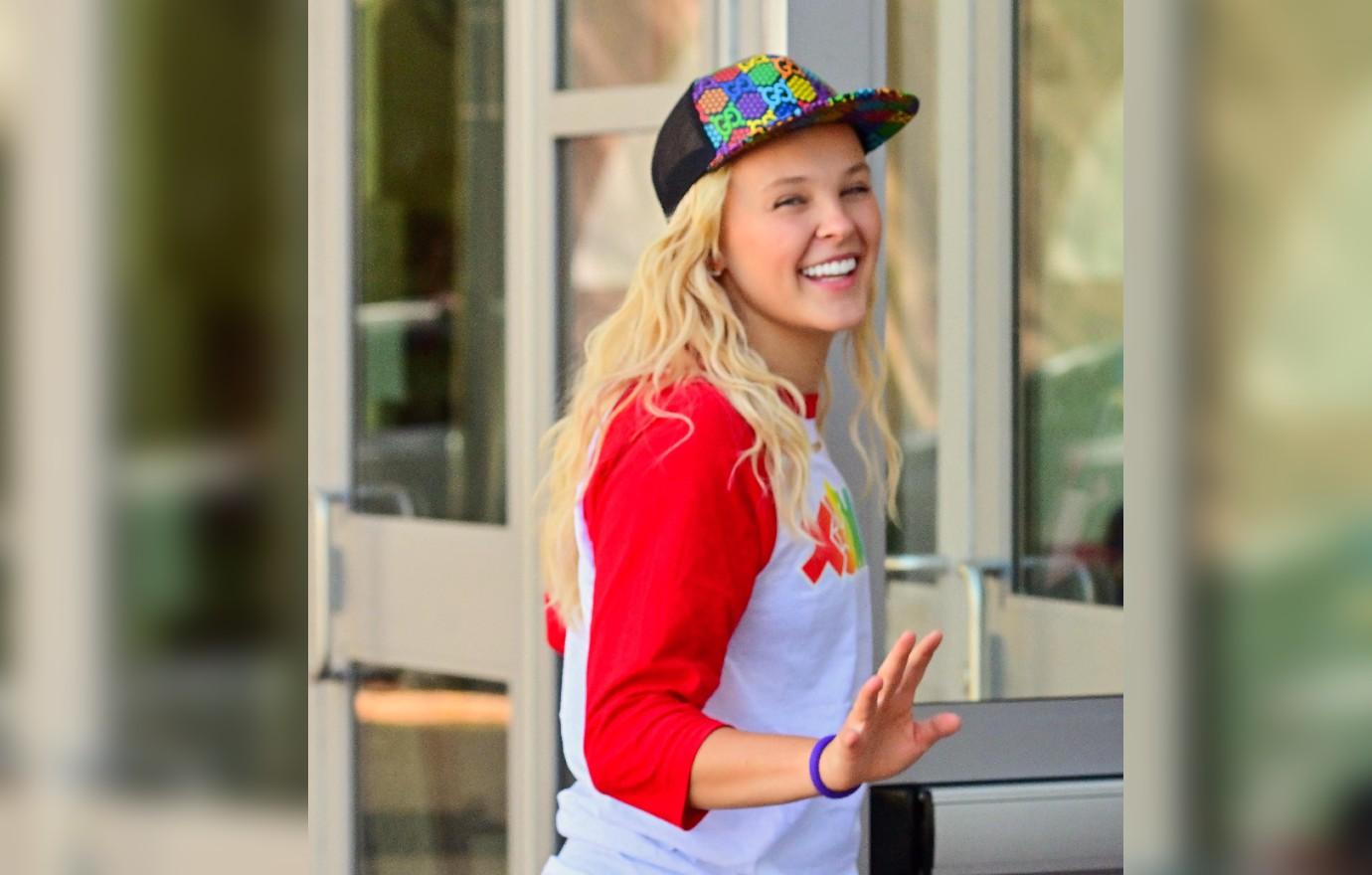 JoJo Siwa Spotted Smiling Following News Of Kylie Prew Split