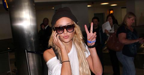 Amanda Bynes Flashing The Peace Sign