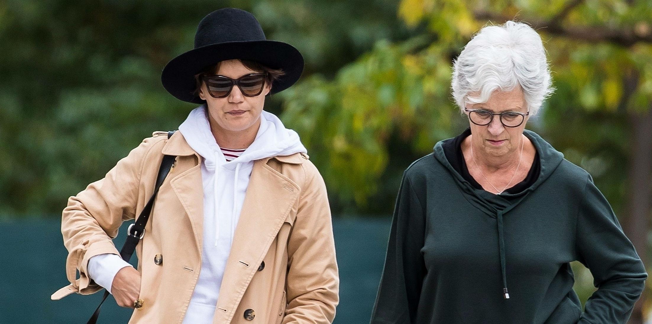 Katie Holmes Spends Day With Mom Pixie Cut Photos hero