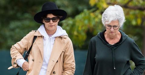 Katie Holmes Spends Day With Mom Pixie Cut Photos hero
