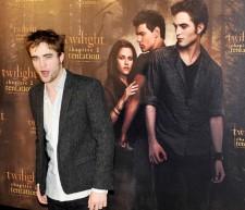 2009__11__full_twilight_photocall_10_wenn2650412 225&#215;193.jpg