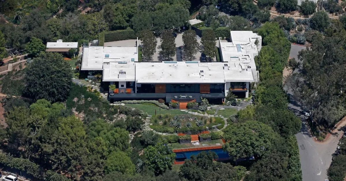 jennifer aniston rattled security team drew guns man crashed home