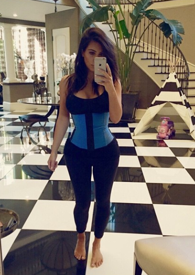 Kim kardashian narcissistic selfies 1