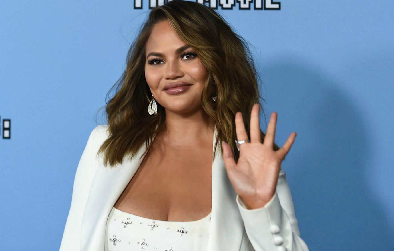 //postpartum chrissy teigen