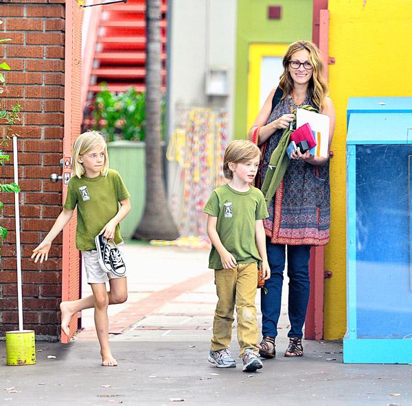 EXCLUSIVE: Julia Roberts is all smiles while picking up her kids in Los Angeles, CA