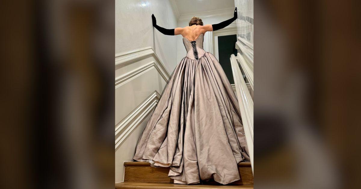 image of Jennifer Lopez's frock was designed by Tamara Ralph.