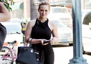 2010__07__Hilary_Duff_JulyMAIN1 300×212.jpg